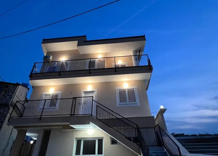 Hilltop Suites