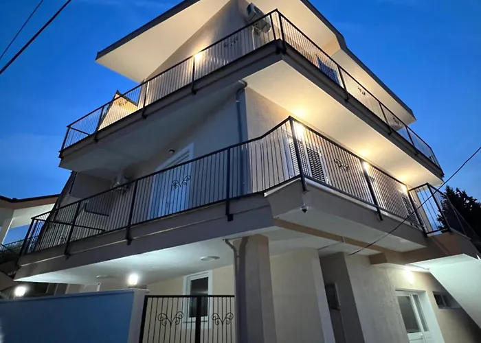 Hilltop Suites